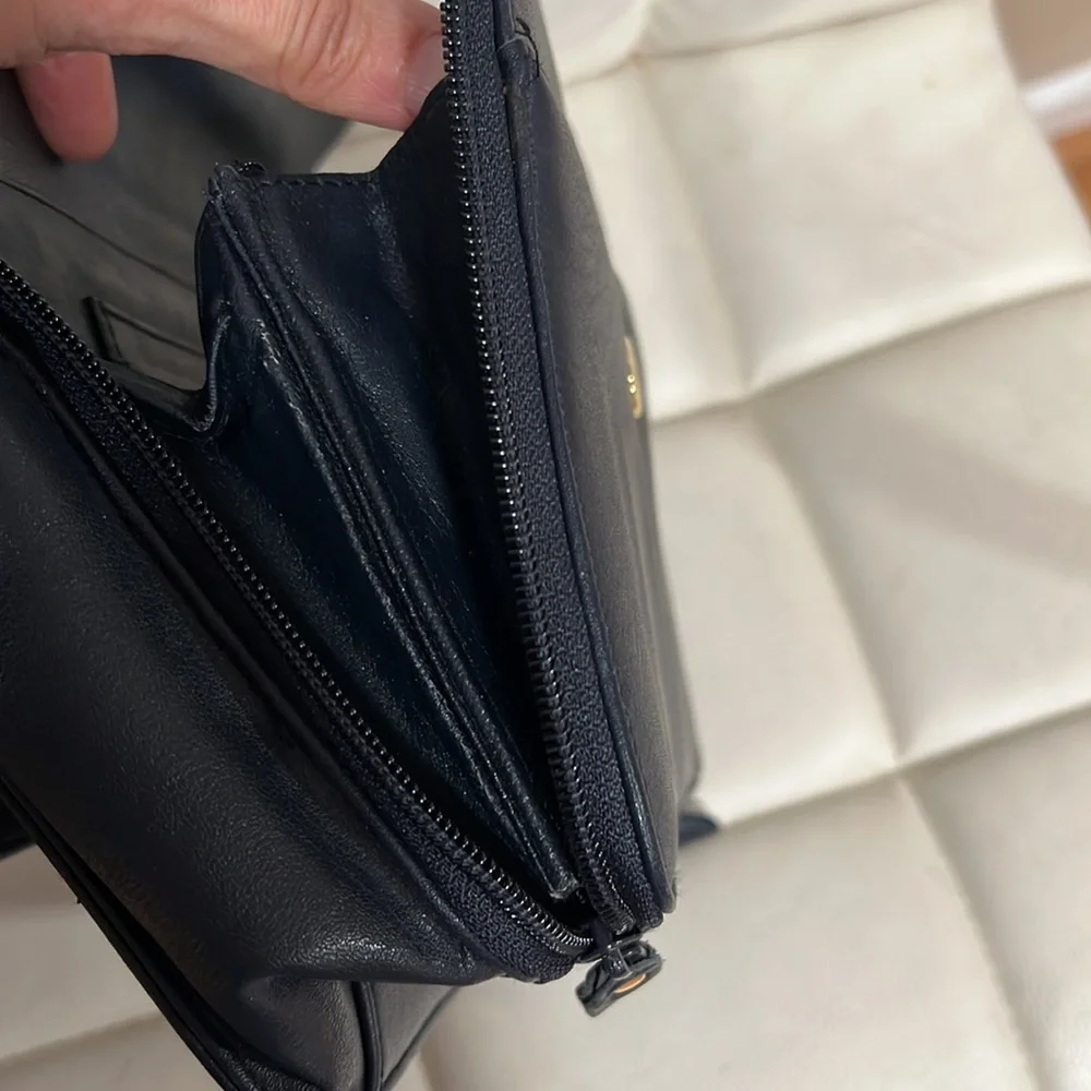 Pre-loved🌸COLETTA GENUINE LEATHER crossbody blue bag - Picture 8 of 17